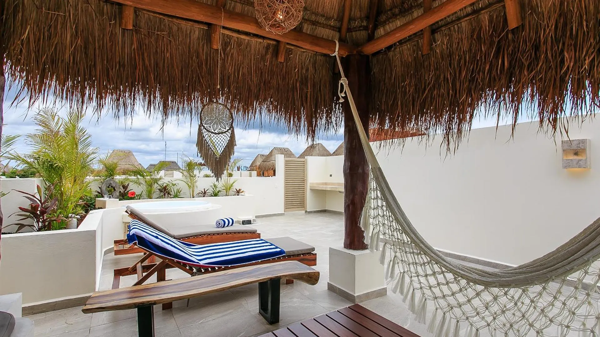 2Br 2Ba Penthouse With Private Rooftop Terrace Tulum